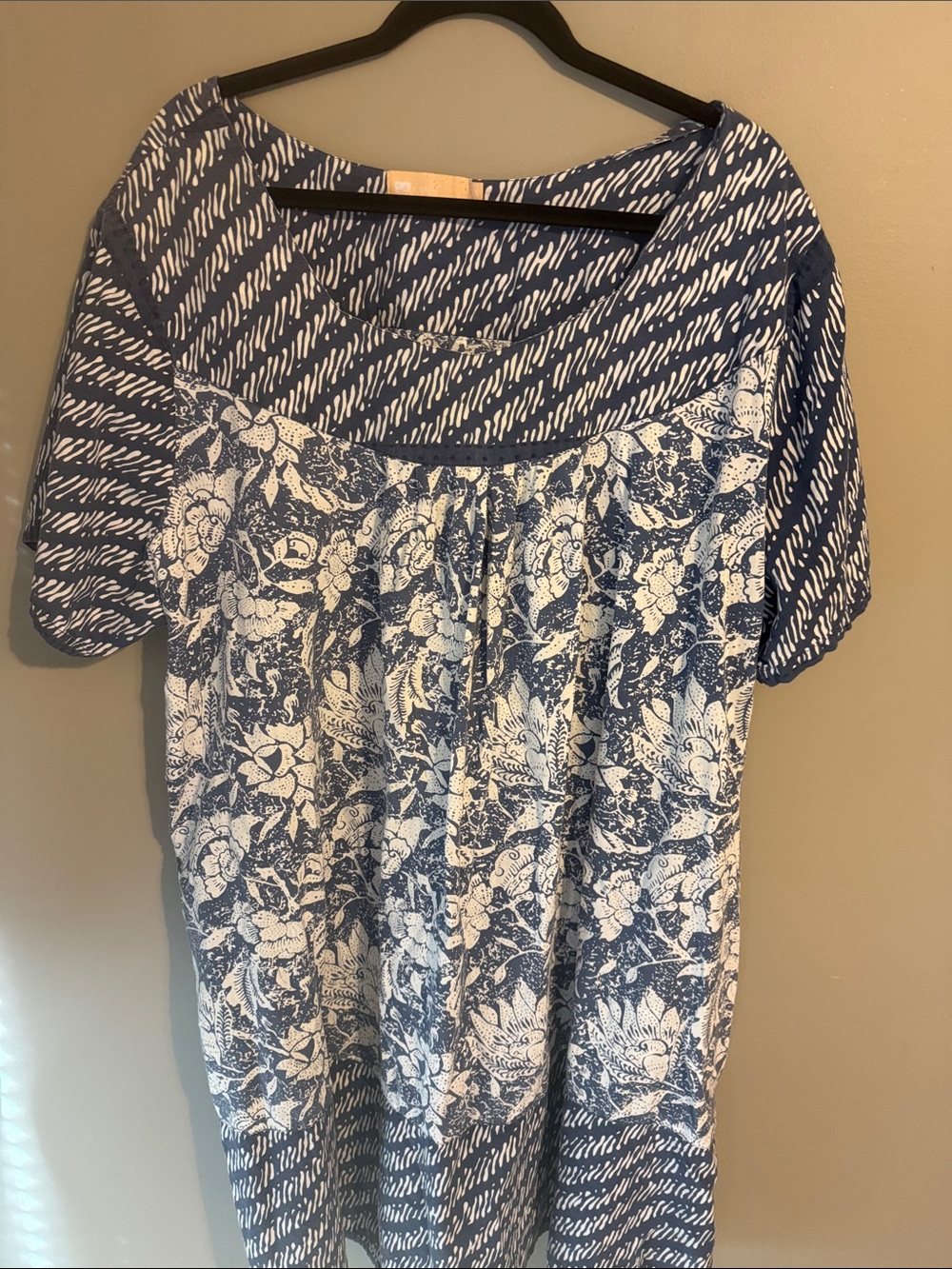 La Cera Lounge Dress. Navy/White Floral.  Size 3X.